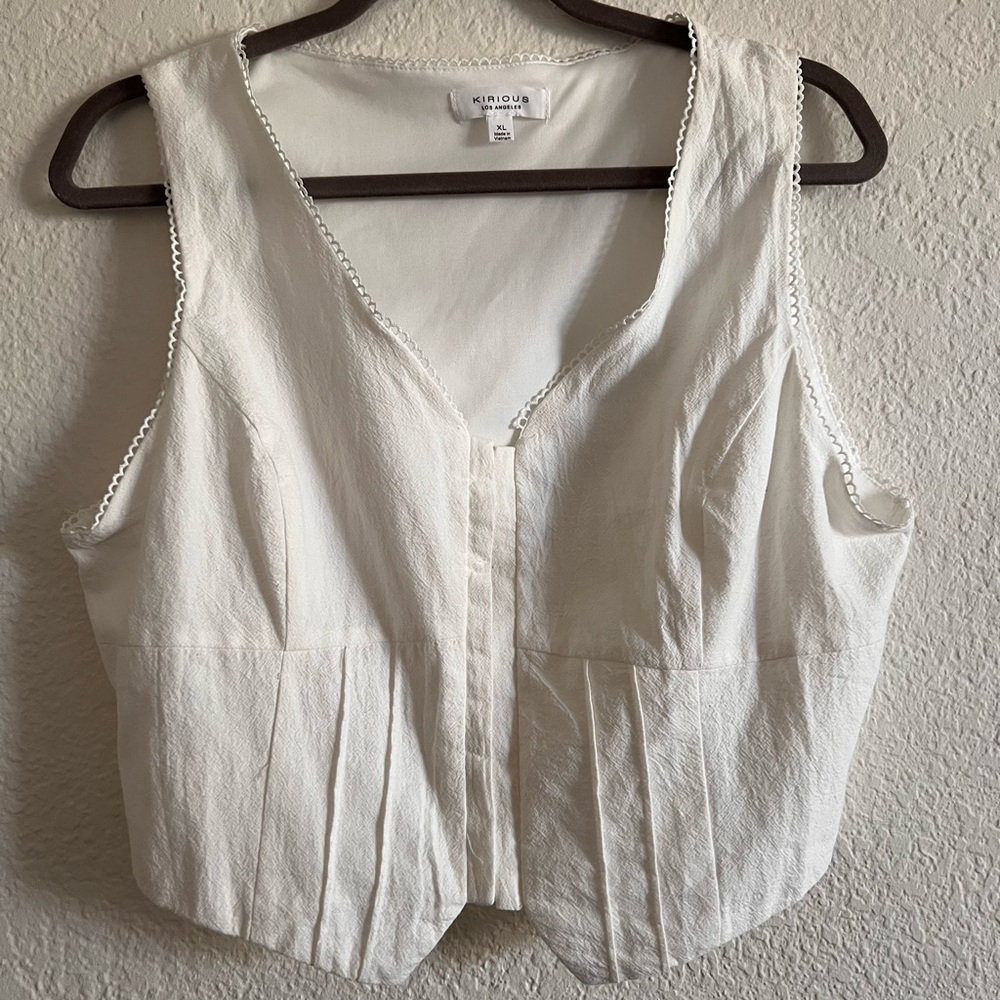 Kirious White Sleeveless Tank Top